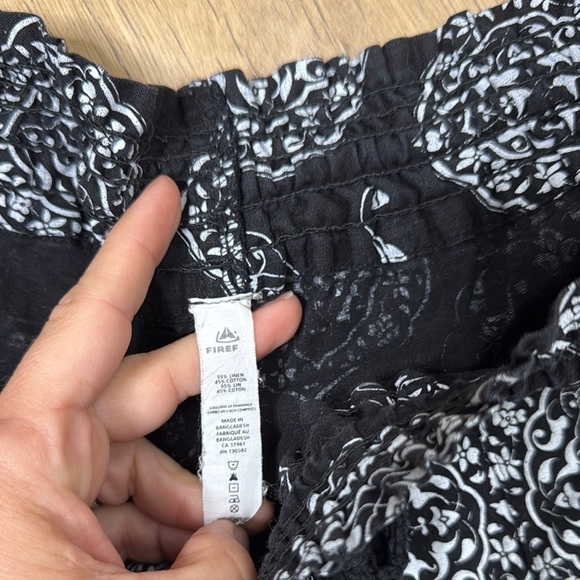 High Waist Black and White Patterned Shorts - Picture 2 of 4